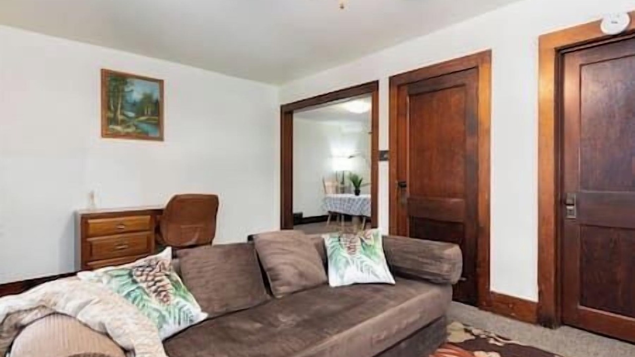Photo of Livingroom in DeKalb