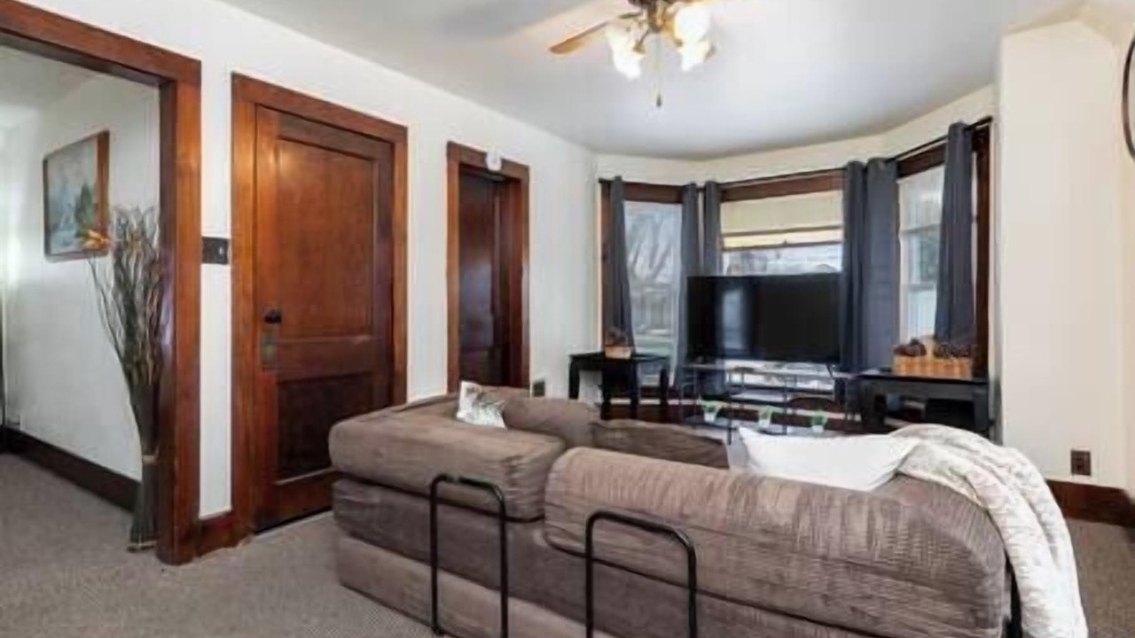 Photo of Livingroom in DeKalb