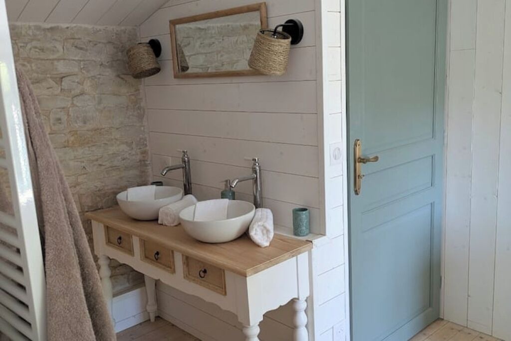Photo of Bathroom in Saint-Hilaire-la-Palud