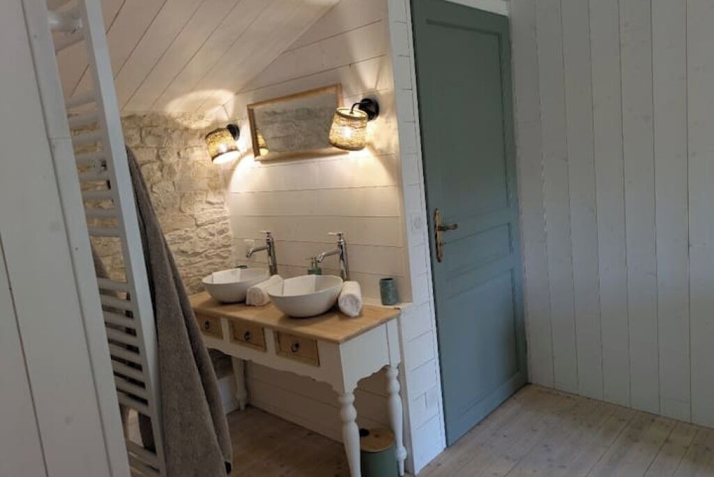 Photo of Bathroom in Saint-Hilaire-la-Palud