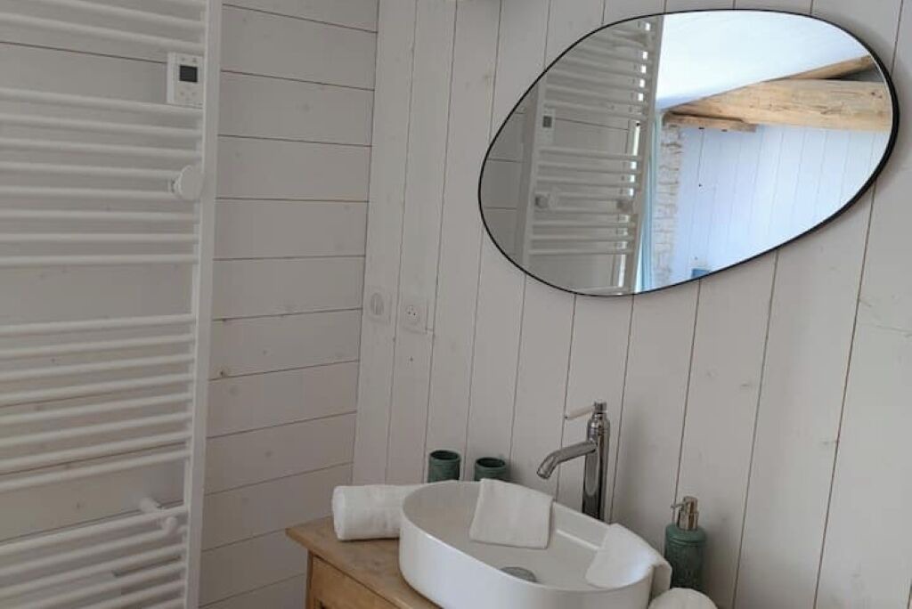 Photo of Bathroom in Saint-Hilaire-la-Palud