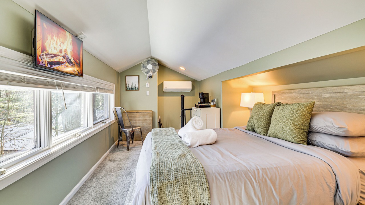 Photo of Bedroom in Pocono Pines