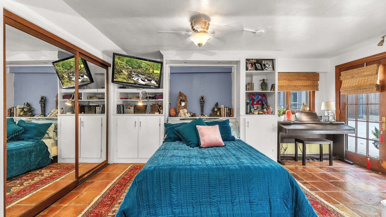 Photo of Bedroom in Oak Park - Northwood