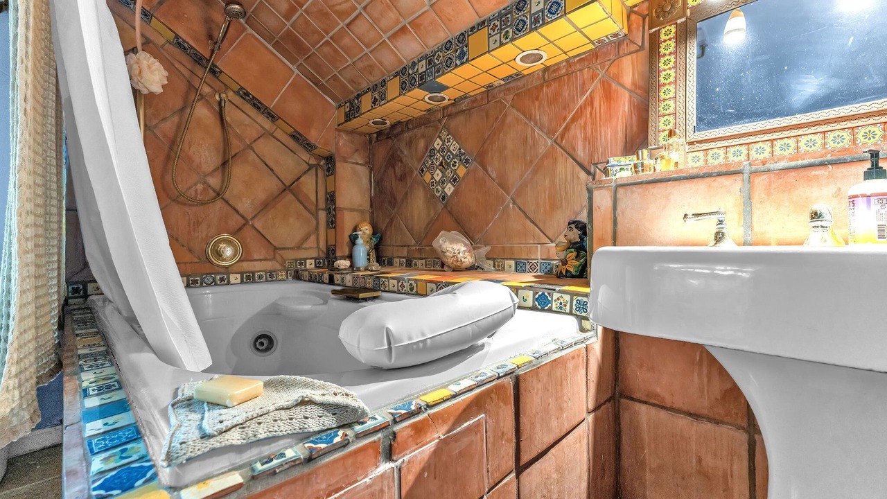 Photo of Bathroom in Oak Park - Northwood