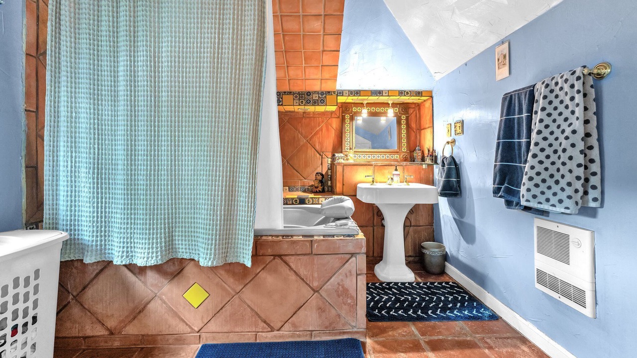 Photo of Bathroom in Oak Park - Northwood