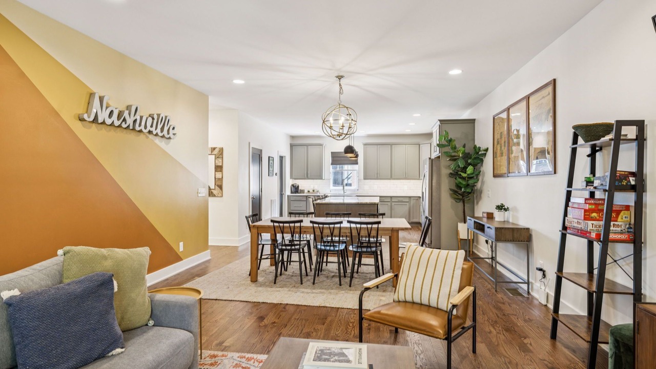 Photo of Livingroom in Woodland in Waverly
