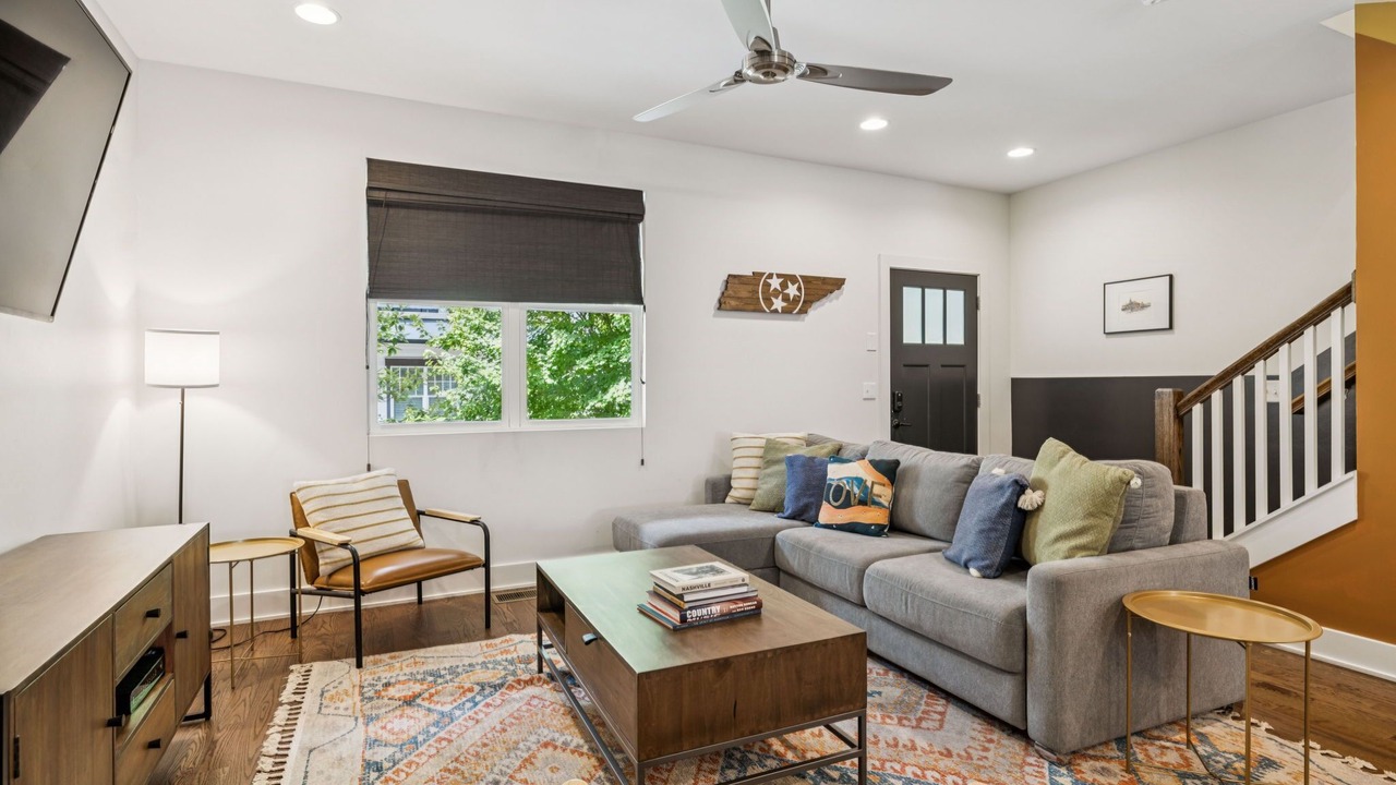 Photo of Livingroom in Woodland in Waverly