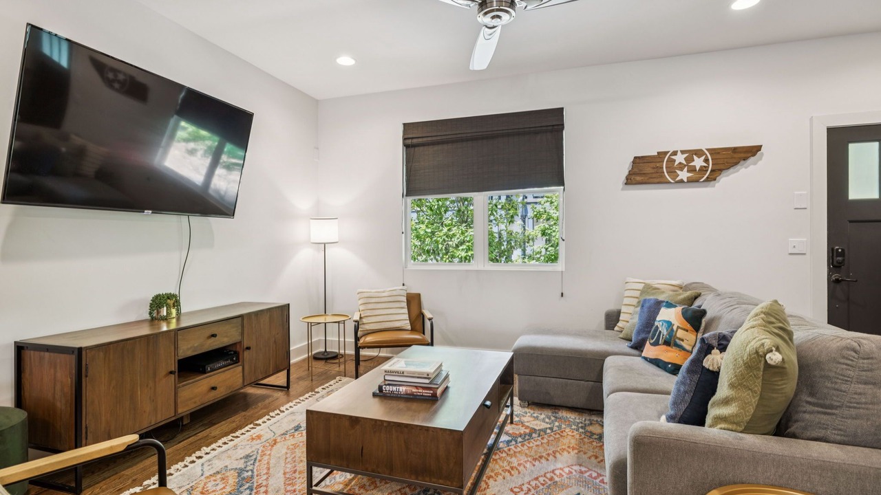 Photo of Livingroom in Woodland in Waverly