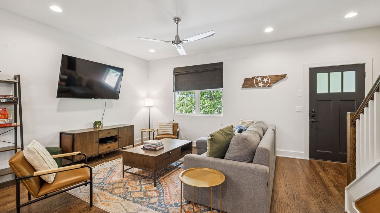 Photo of Livingroom in Woodland in Waverly