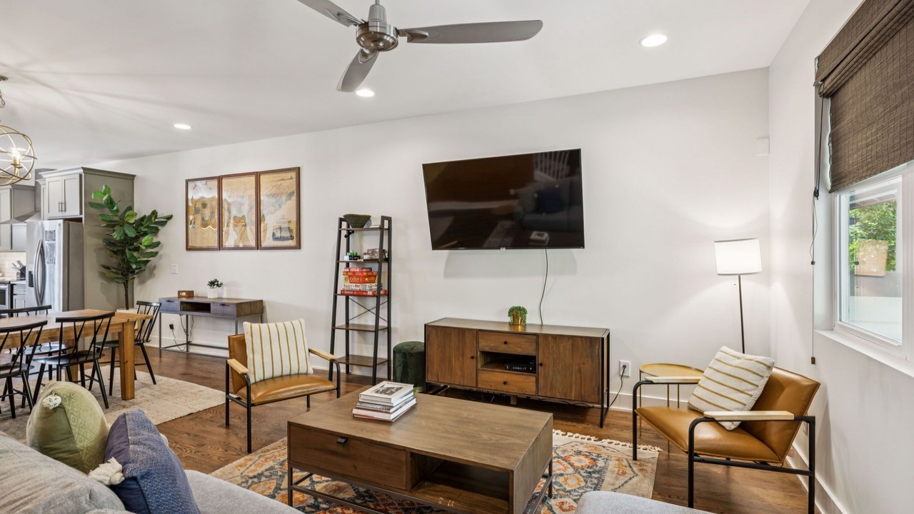 Photo of Livingroom in Woodland in Waverly