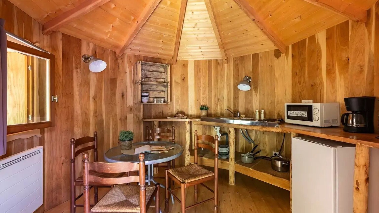 Photo of Others in Pressac