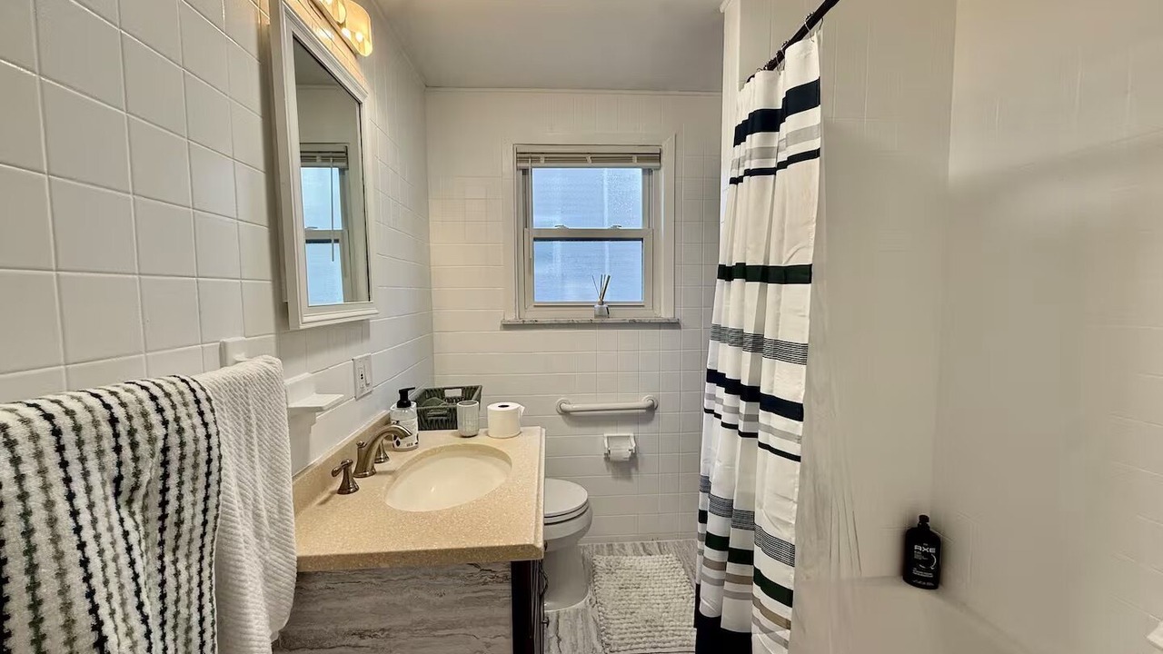 Photo of Bathroom in Edgewater