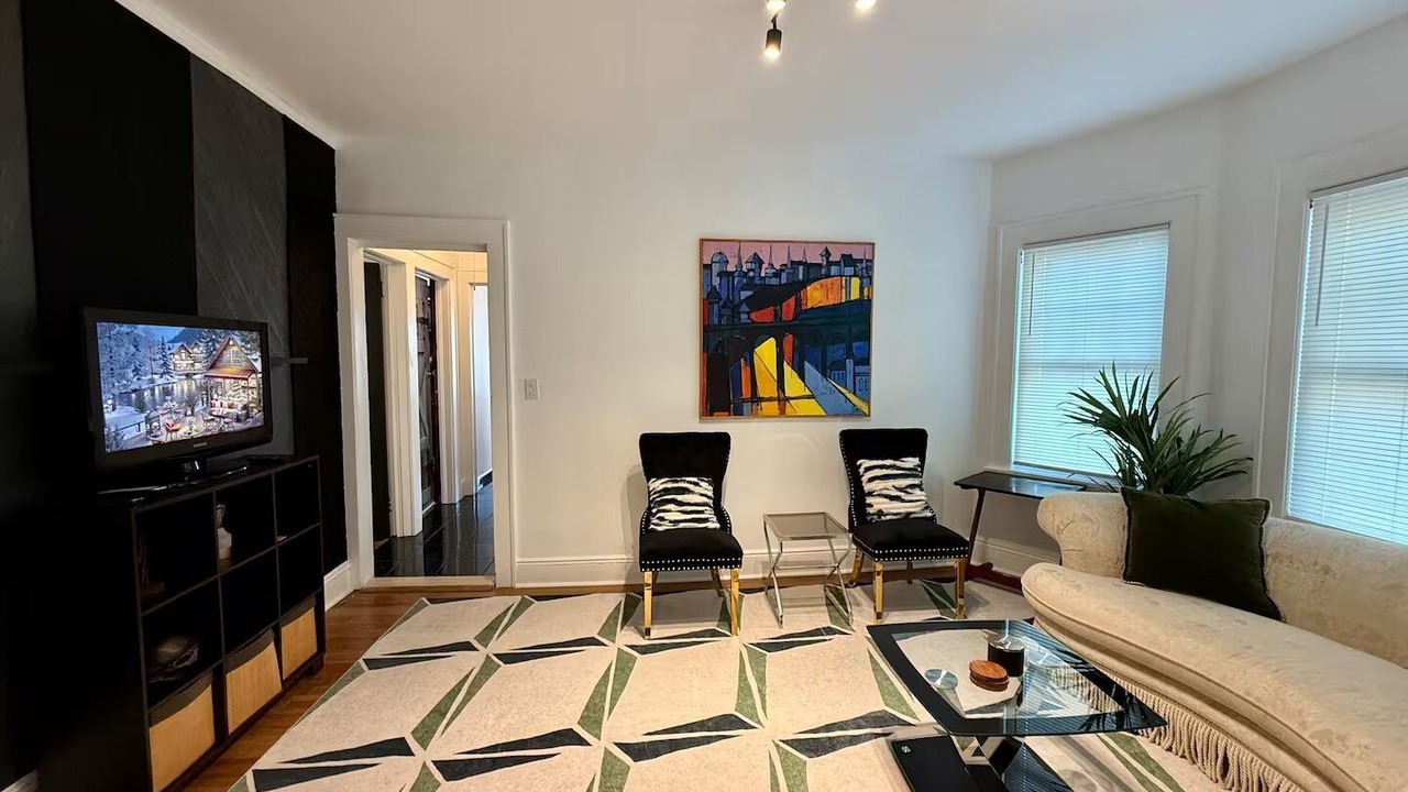Photo of Livingroom in Edgewater