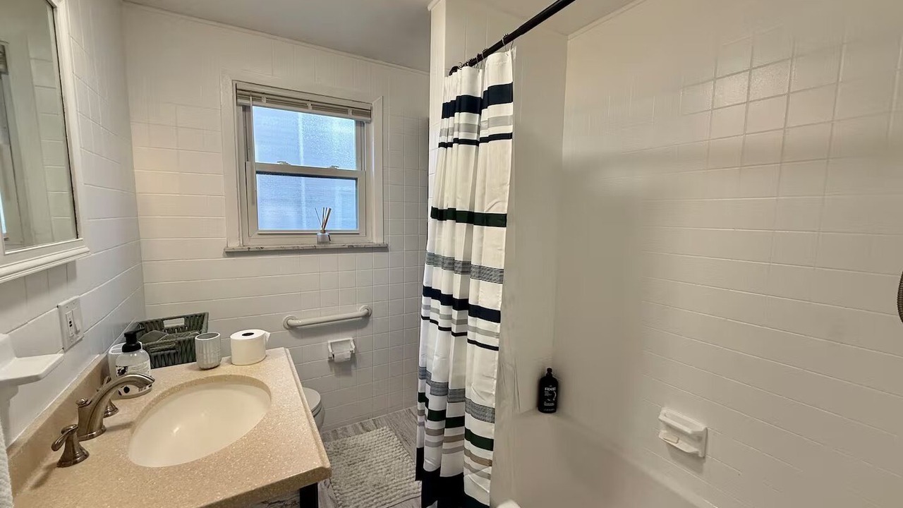 Photo of Bathroom in Edgewater