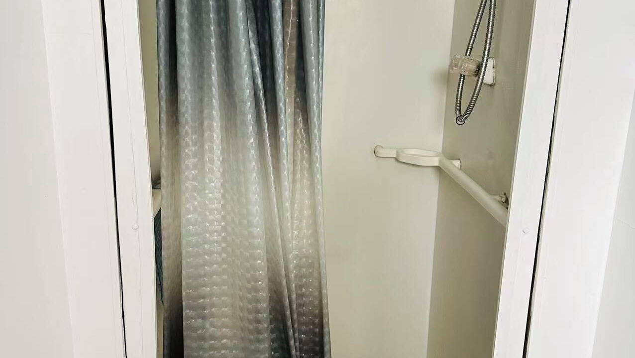 Photo of Bathroom in Cote-Des-Neiges—Notre-Dame-De-Grace