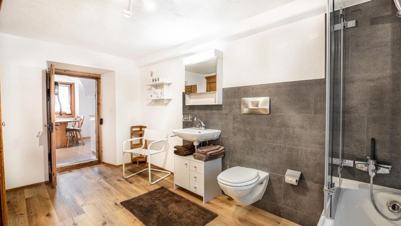 Photo of Bathroom in Samedan