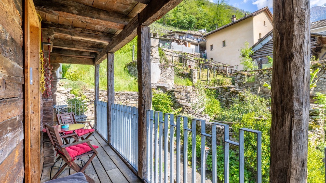 Photo of Patio Balcony in Malvaglia-dagro