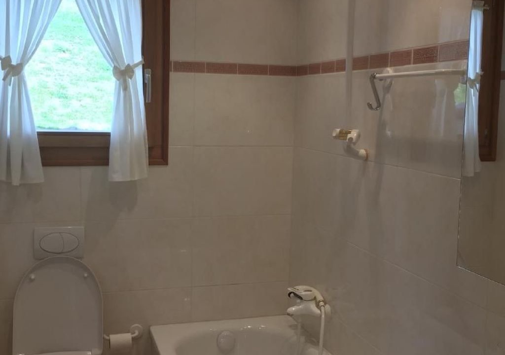 Photo of Bathroom in Madulain
