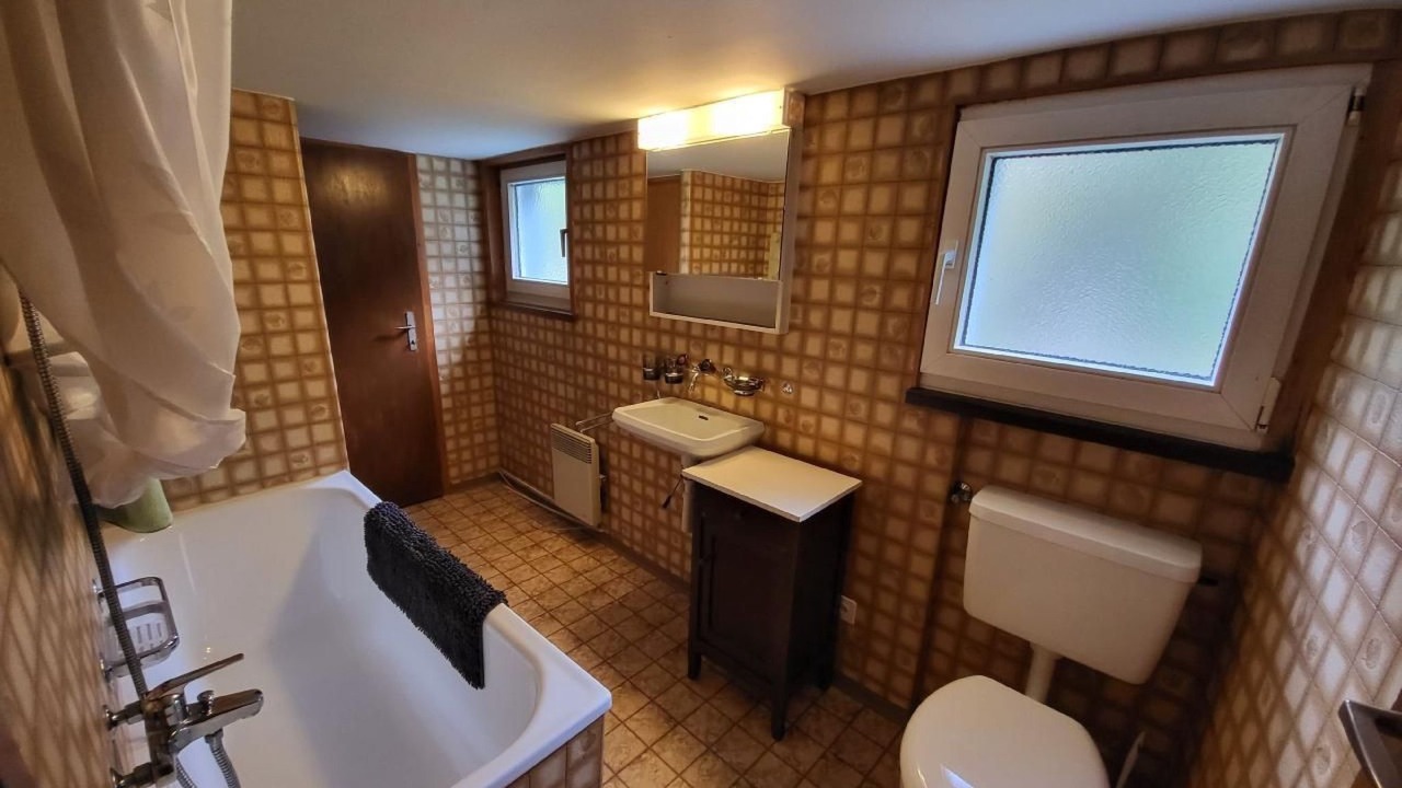 Photo of Bathroom in Engi