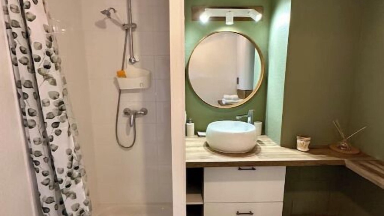 Photo of Bathroom in Libourne