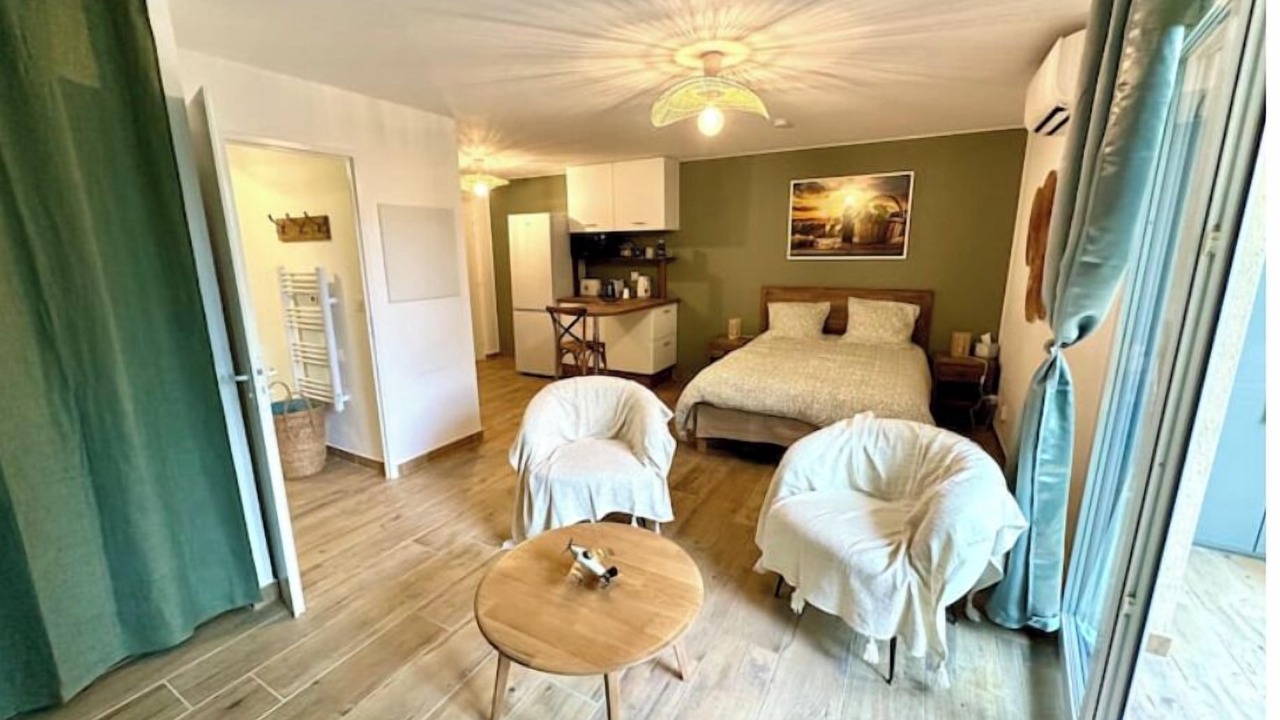 Photo of Bedroom in Libourne