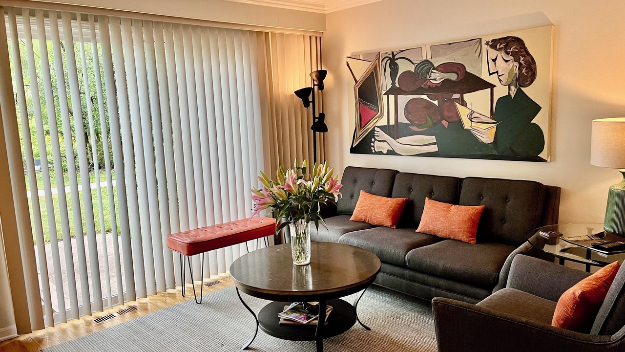 Photo of Livingroom in Glenview