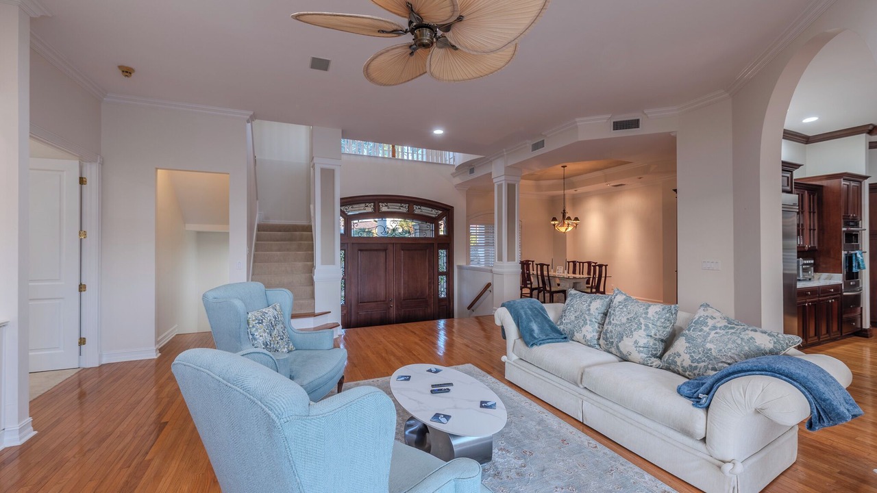Photo of Livingroom in Vanderbilt Beach