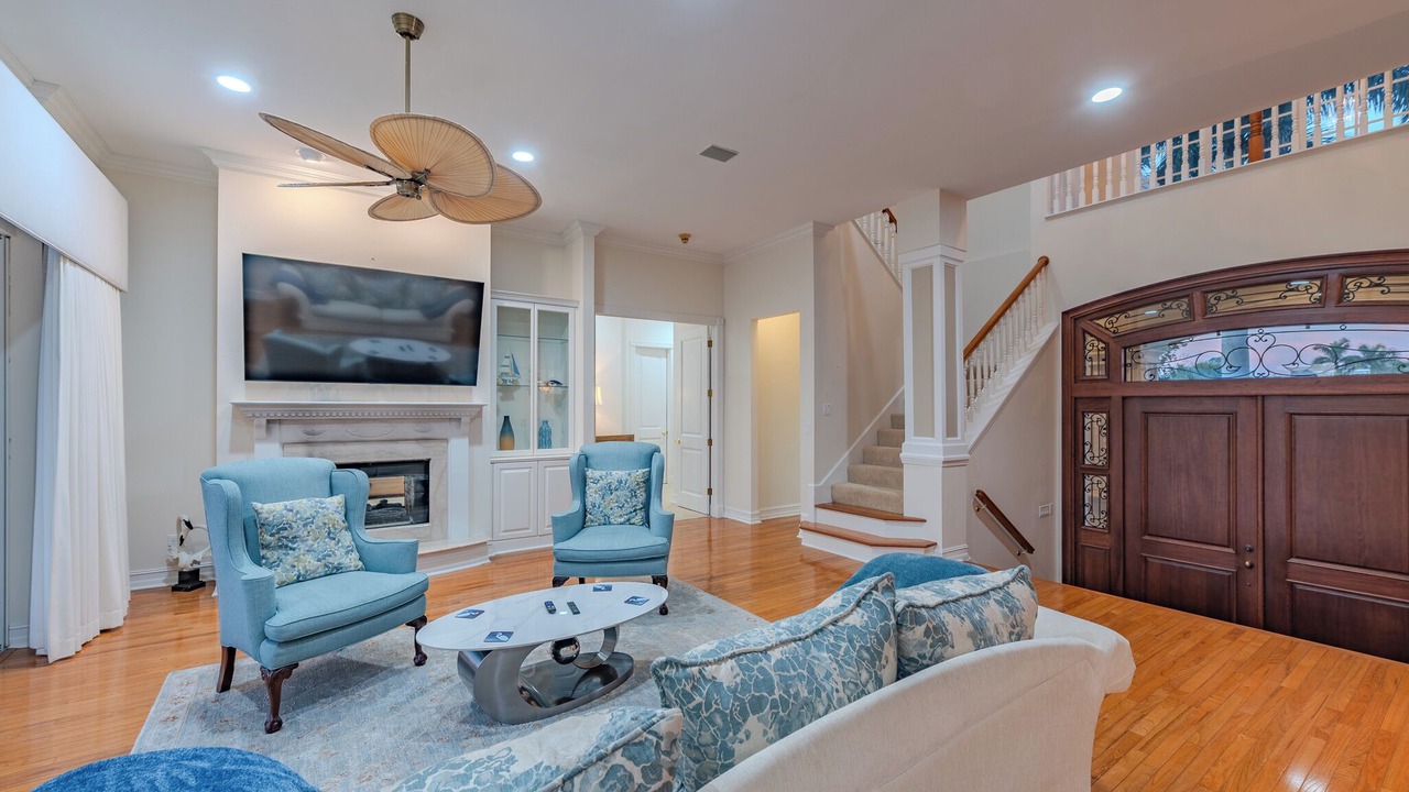 Photo of Livingroom in Vanderbilt Beach