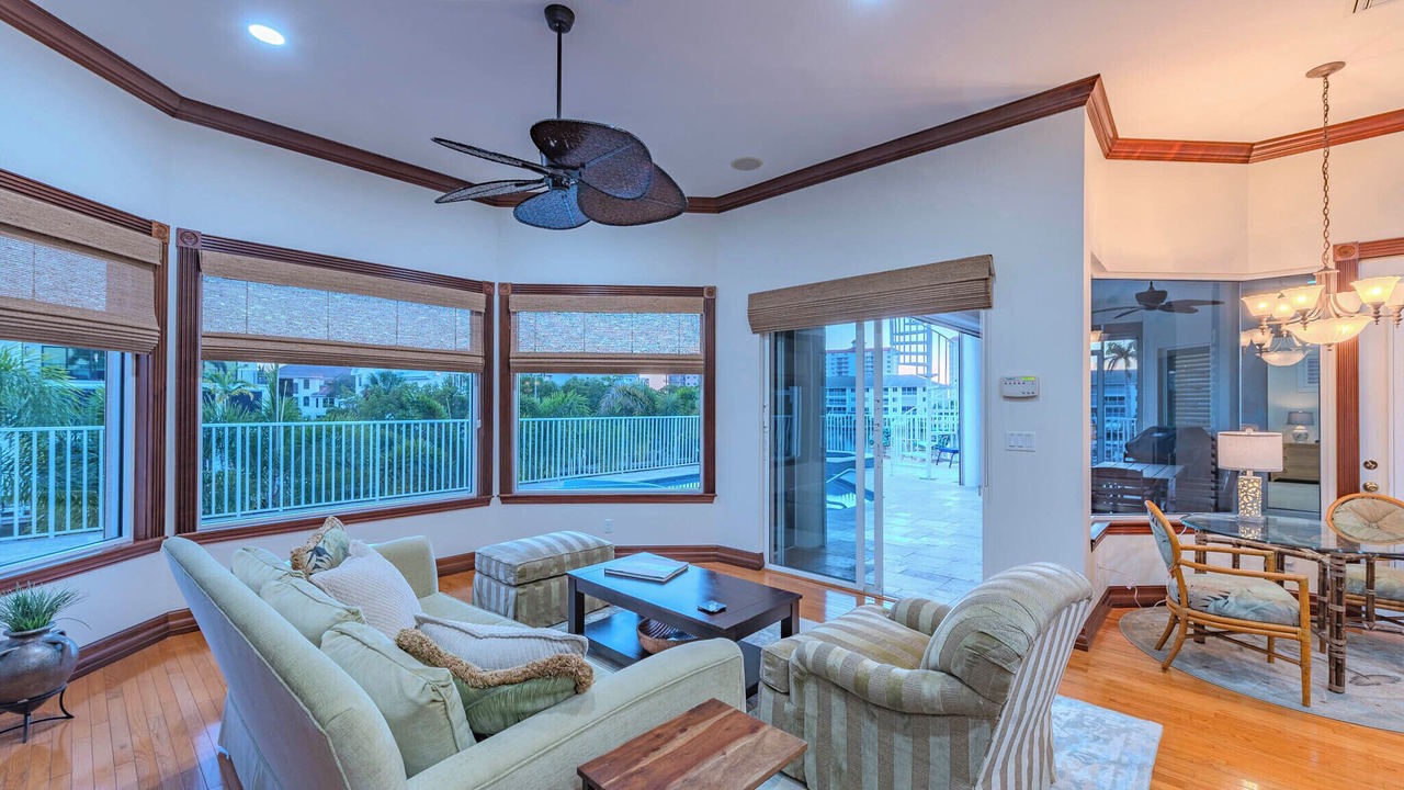 Photo of Livingroom in Vanderbilt Beach