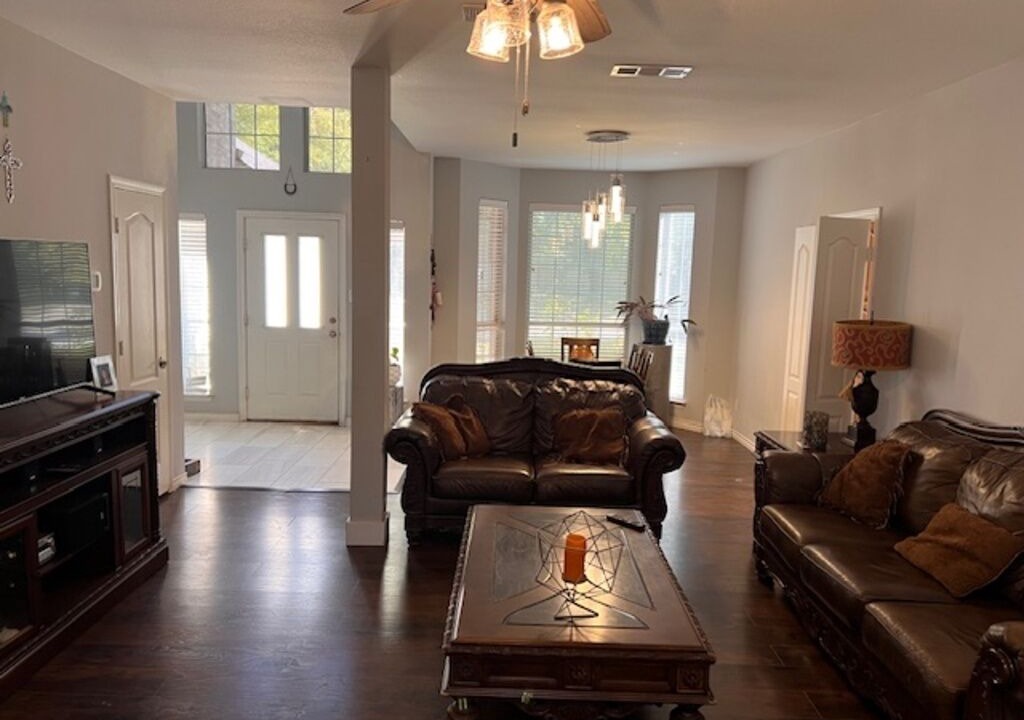 Photo of Livingroom in Grand Prairie