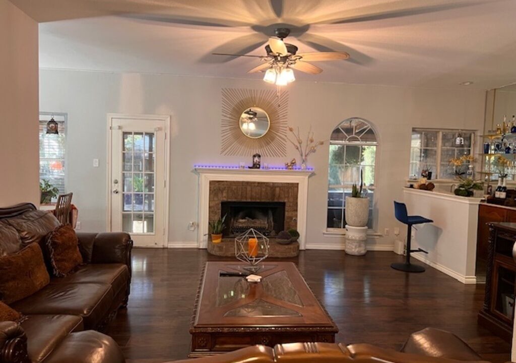 Photo of Livingroom in Grand Prairie