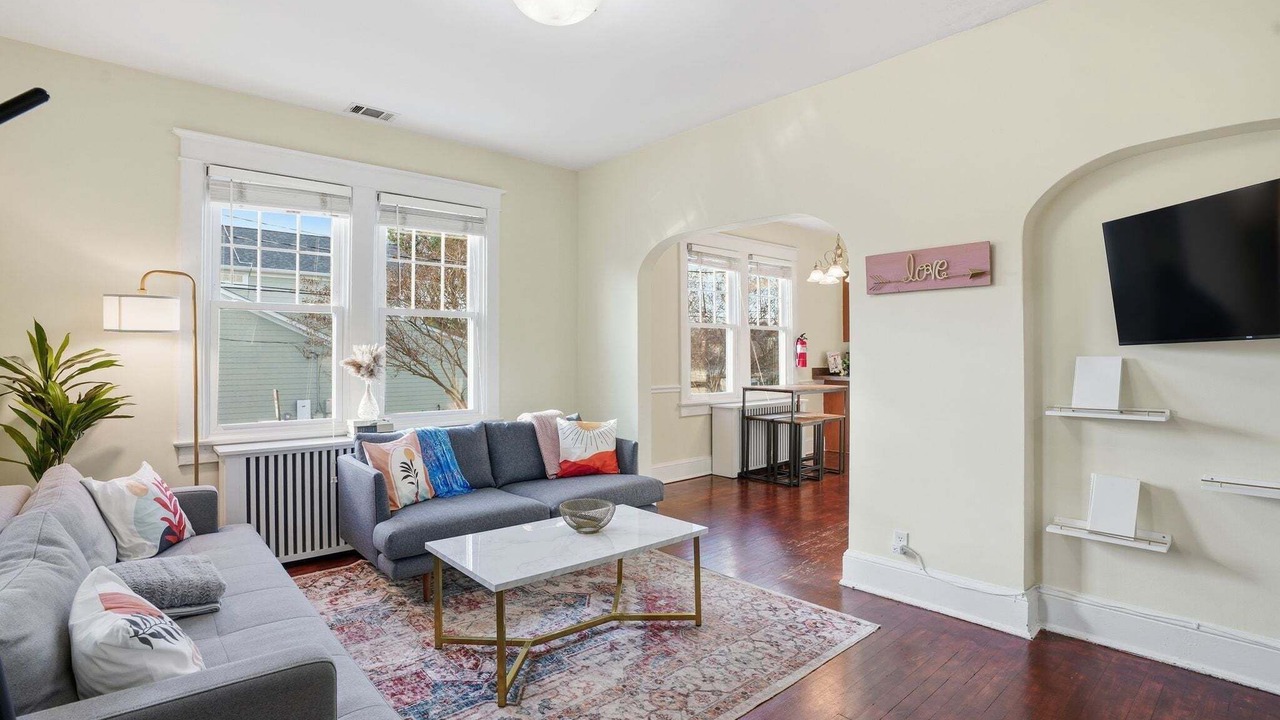 Photo of Bedroom in Del Ray