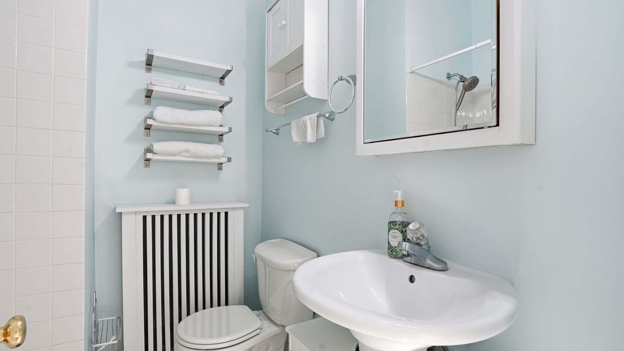 Photo of Bathroom in Del Ray