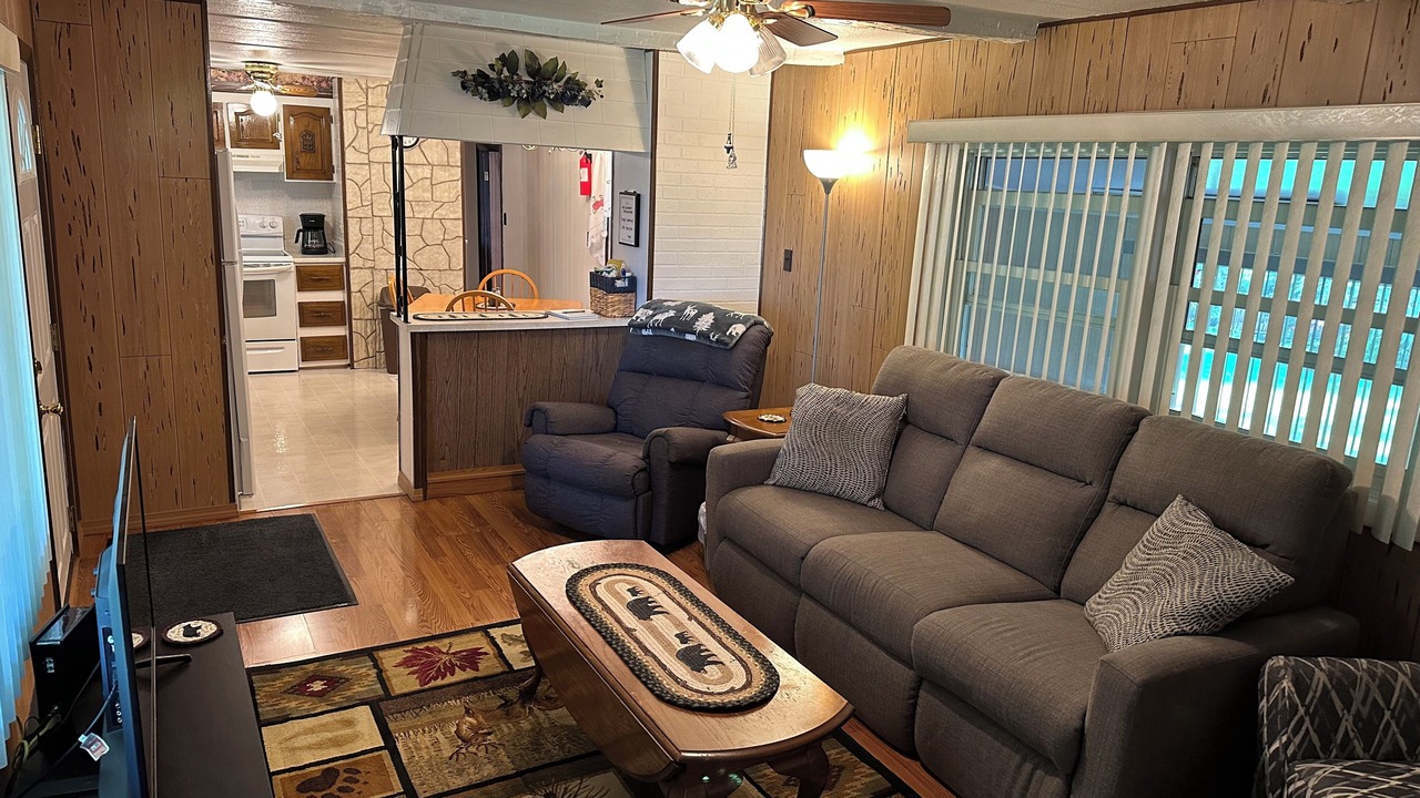 Photo of Livingroom in Van Buren