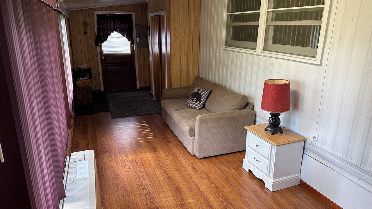 Photo of Livingroom in Van Buren
