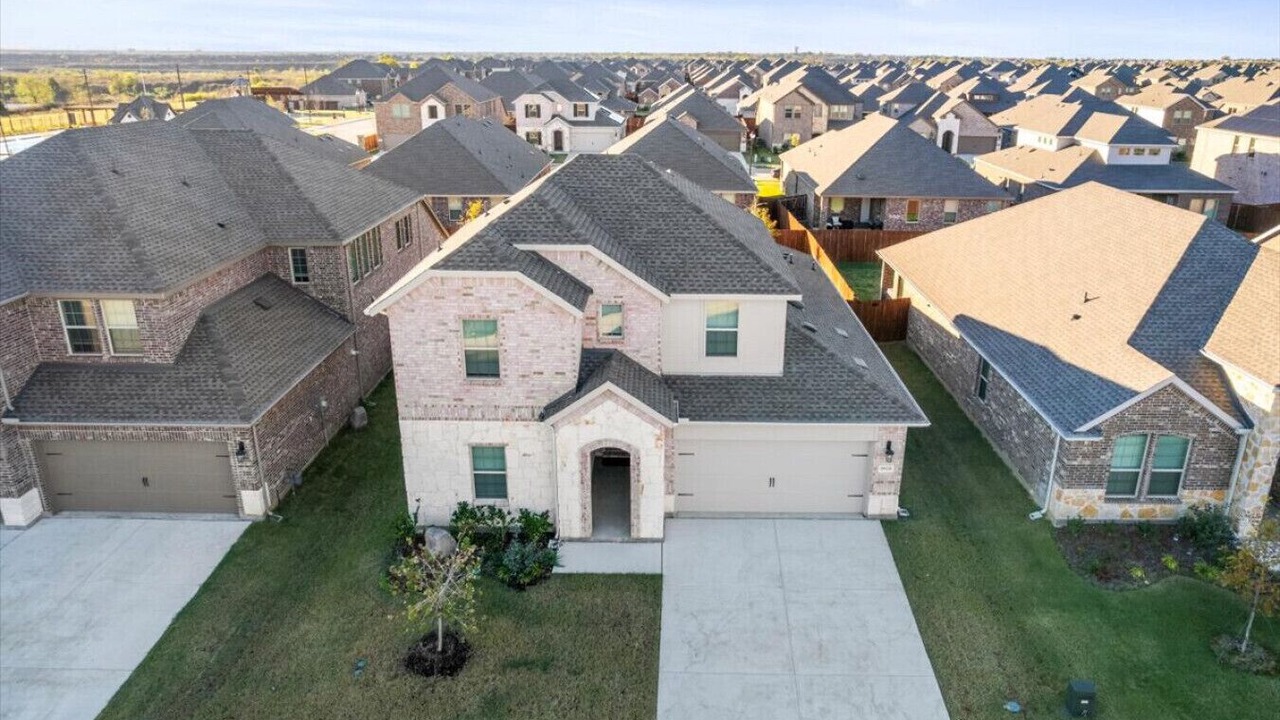 Photo of Outdoor in Aubrey