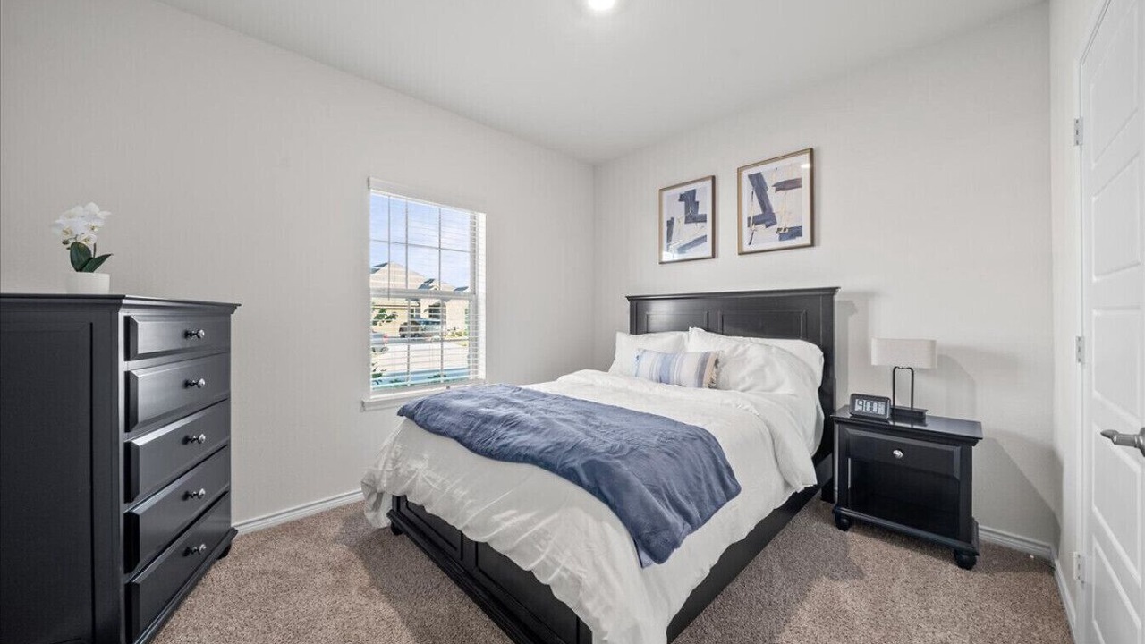 Photo of Bedroom in Aubrey