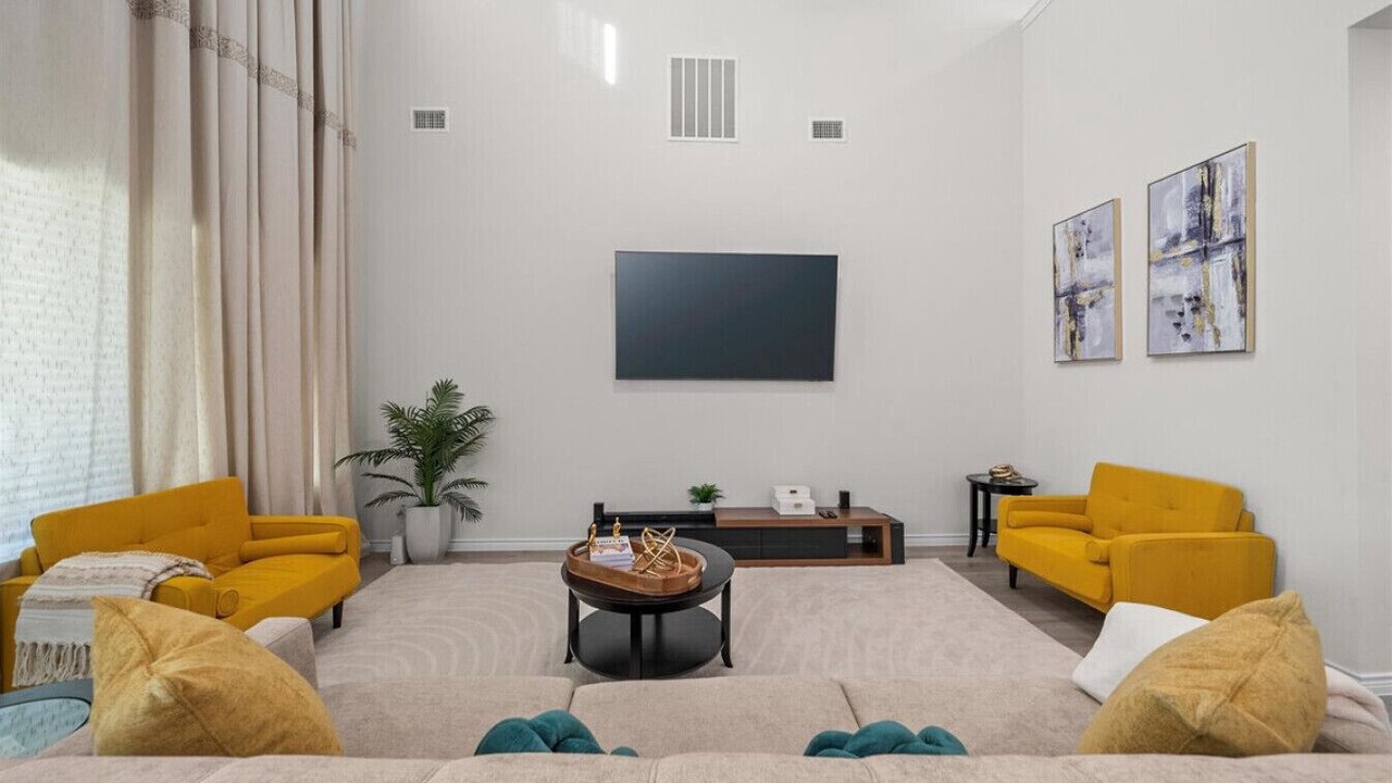 Photo of Livingroom in Aubrey