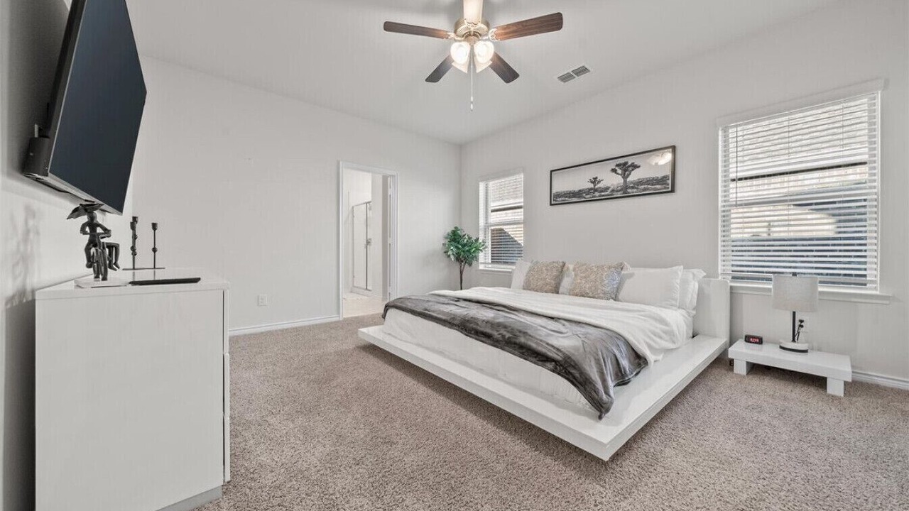 Photo of Bedroom in Aubrey