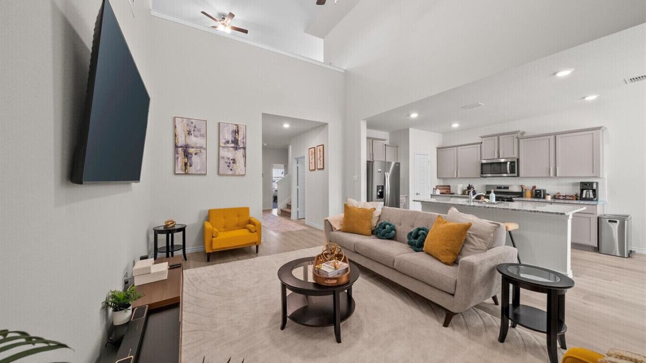 Photo of Livingroom in Aubrey