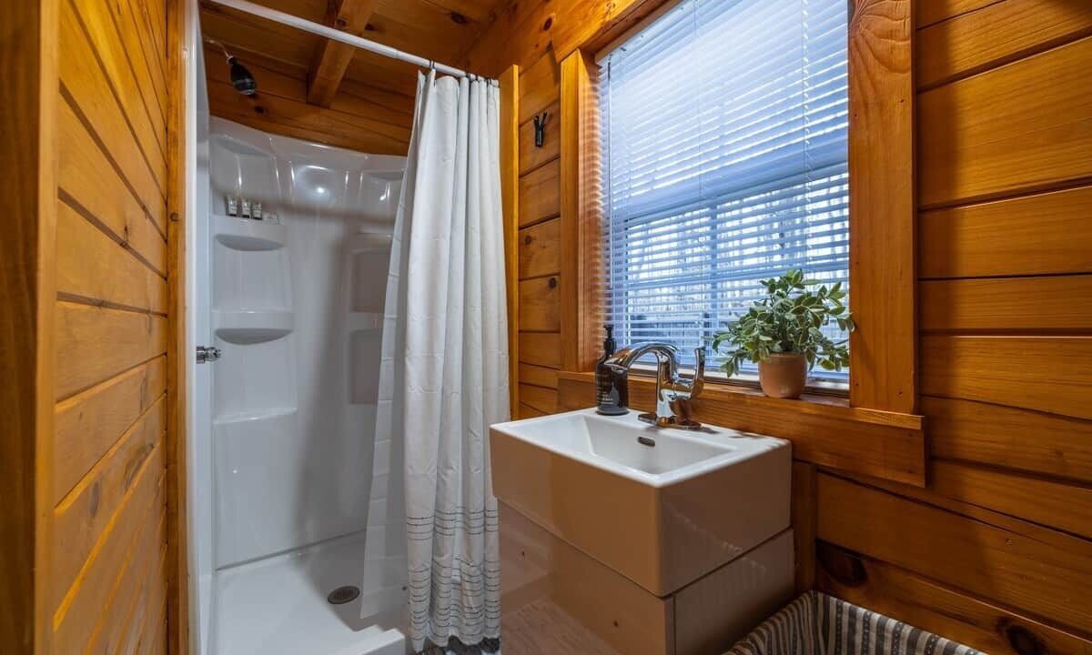 Photo of Bathroom in McArthur