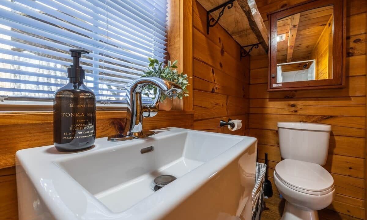 Photo of Bathroom in McArthur