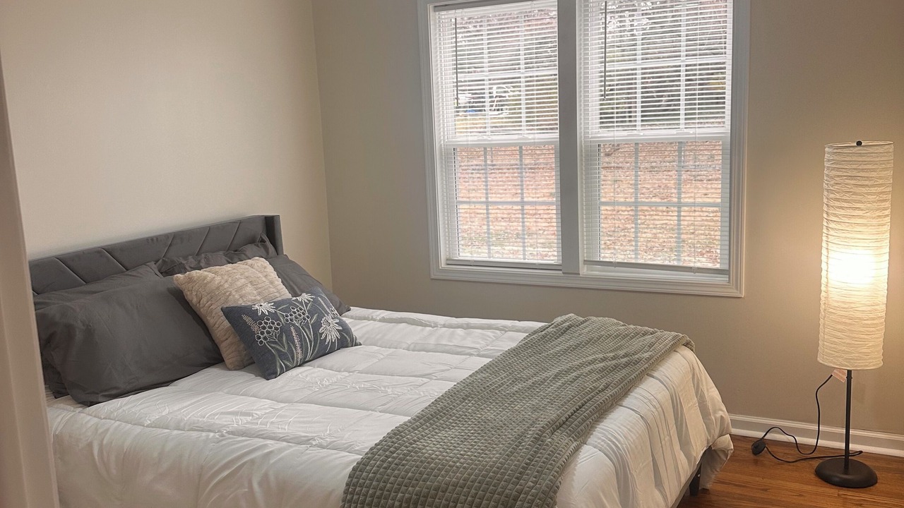 Photo of Bedroom in Roeland Park