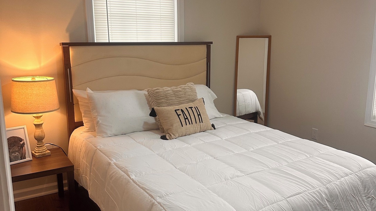 Photo of Bedroom in Roeland Park