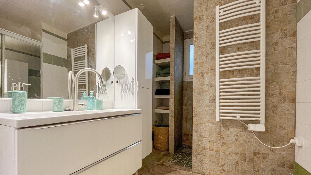 Photo of Bathroom in Aramon