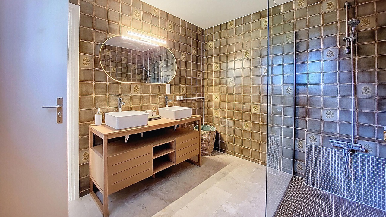Photo of Bathroom in Aramon