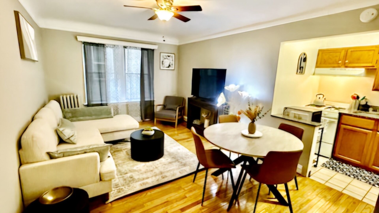 Photo of Livingroom in Oak Park