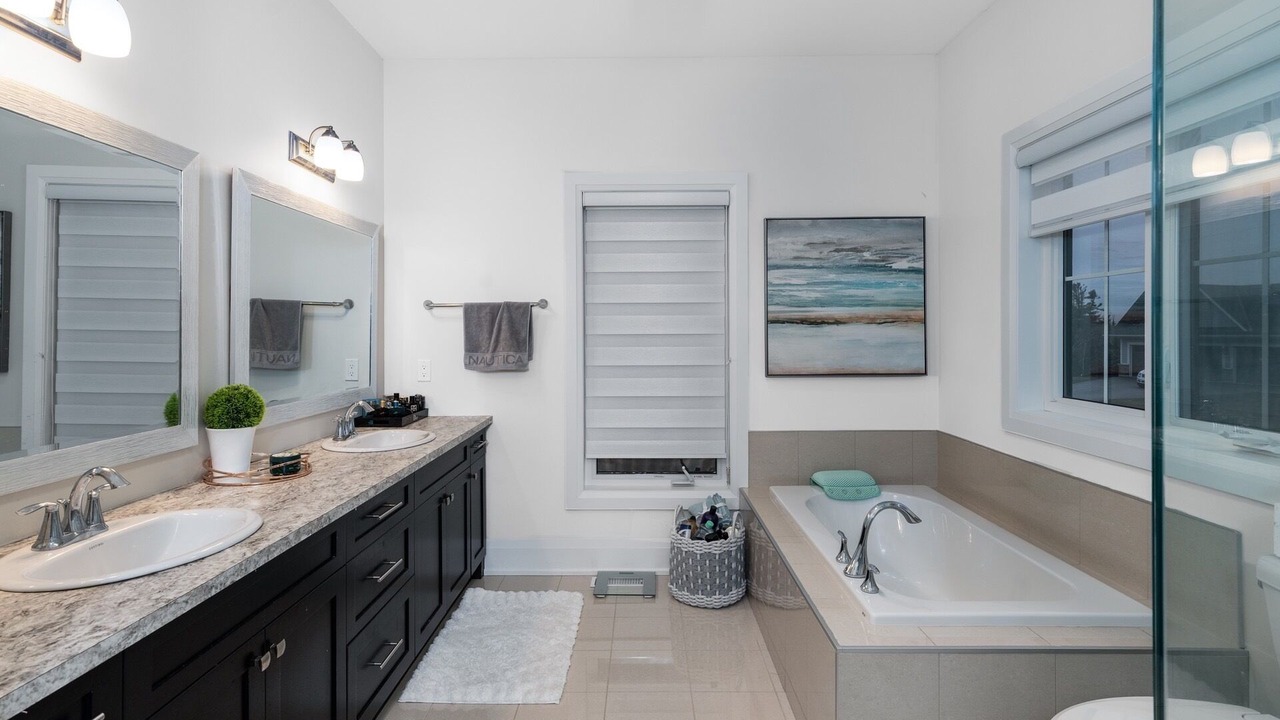 Photo of Bathroom in Oro-Medonte