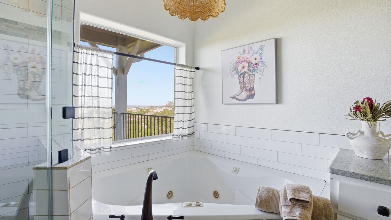 Photo of Bathroom in Lakeway