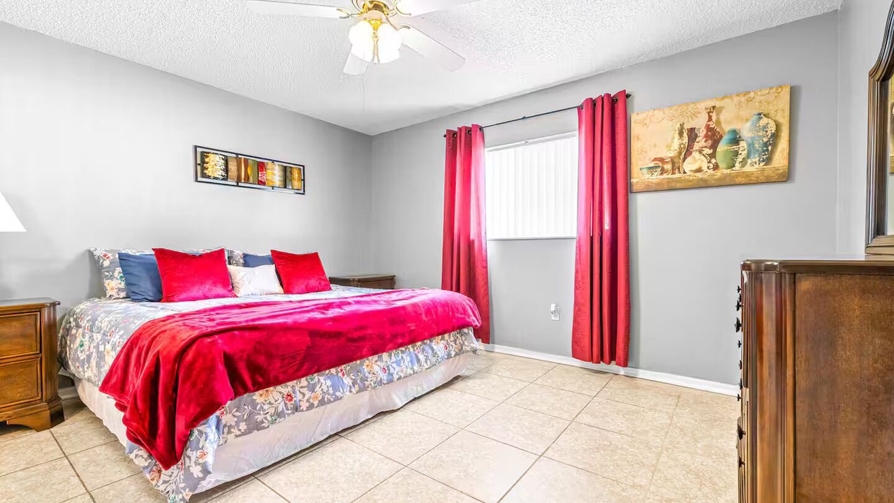 Photo of Bedroom in Berkeley Manor